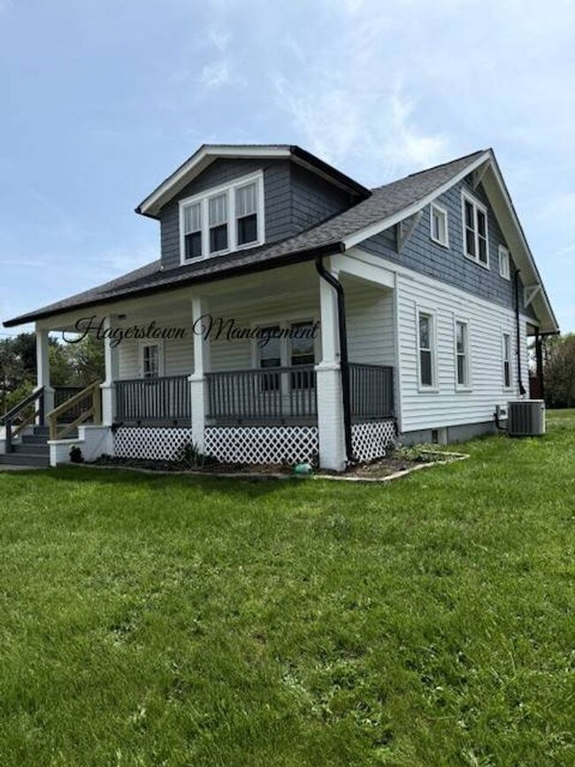 Building Photo - 3 BR W Oak Ridge Dr