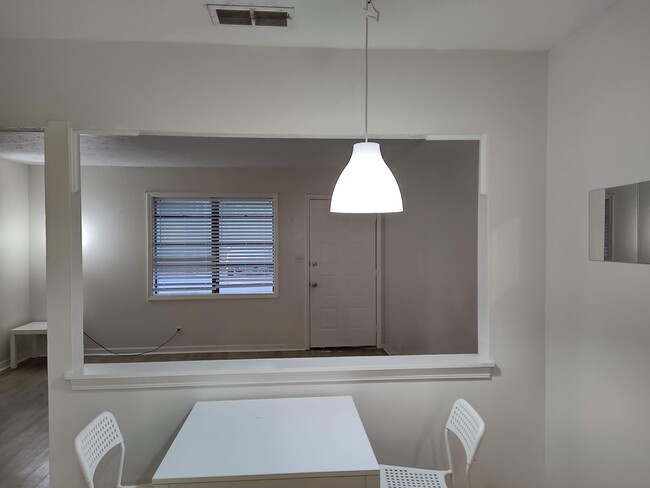 Foto del edificio - 801 Burcale Rd