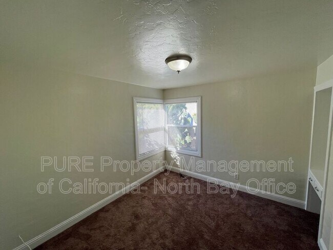 Building Photo - 1050 Sunset Ave