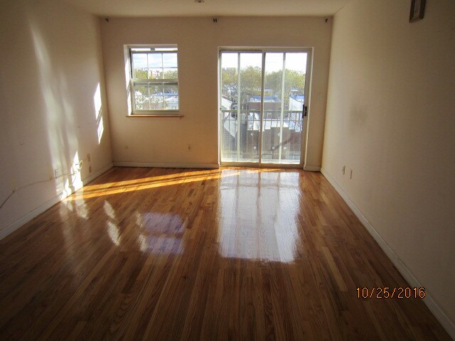 Primary Photo - 1642 W 9th St