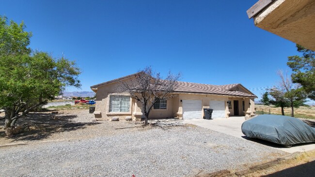 Building Photo - 604 S Mount Charleston Dr E