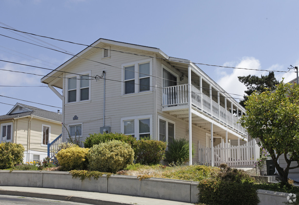 Building Photo - 612 Butte St