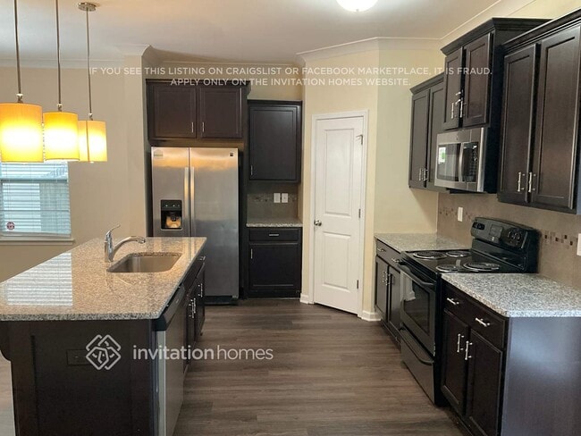 Building Photo - 8130 Dumphries Dr