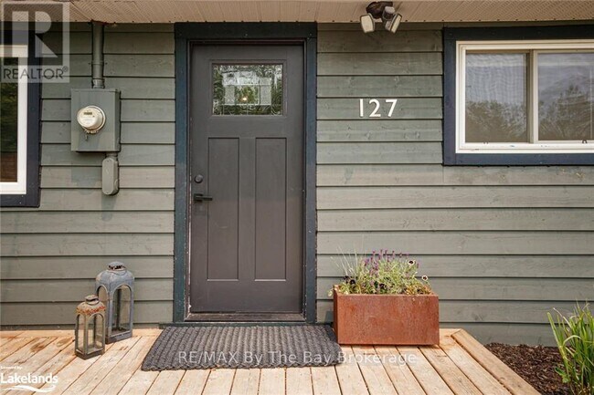 Building Photo - 127 Glenlake Blvd