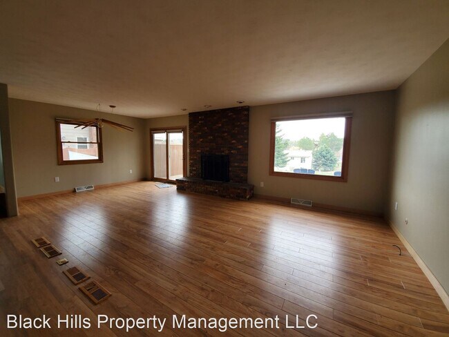 Building Photo - 3 br, 1.5 bath House - 3210 Iris Drive