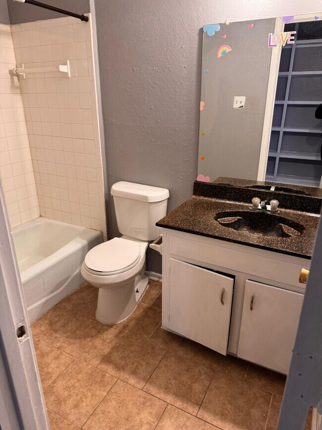 Foto del edificio - 6822 Trail Lake