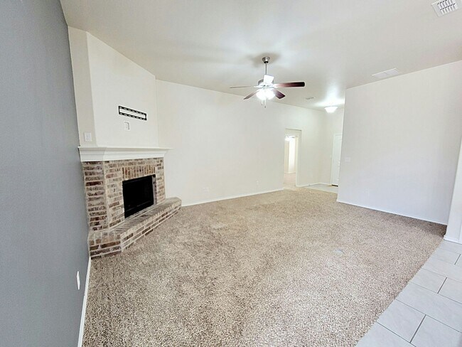 Foto del edificio - 3/2/2 in Bell Farms with Yard Maintenance Paid by Owner