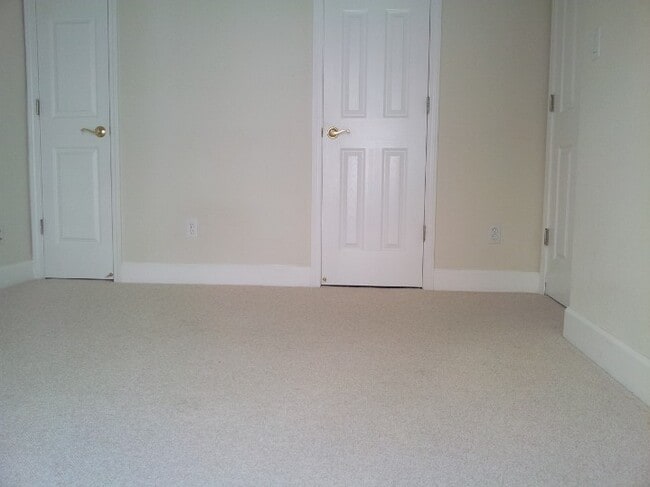 Building Photo - 235 Metropolitan Dr