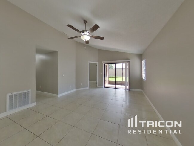 Building Photo - 1620 Spinning Wheel Dr