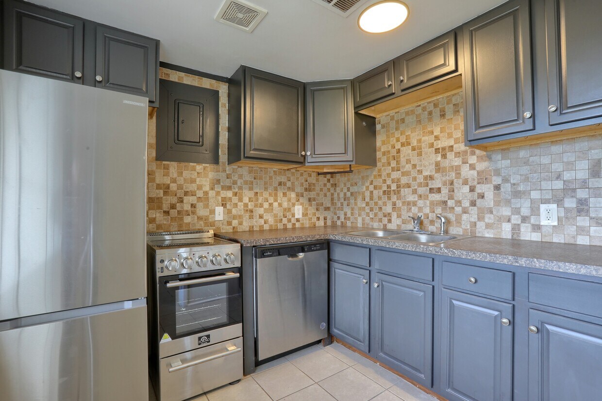 Primary Photo - 12548 South Ln