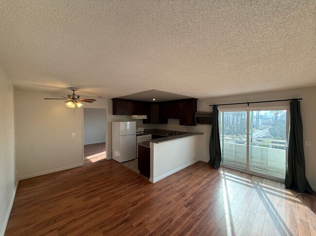 Foto del edificio - 400 N Hobart Blvd