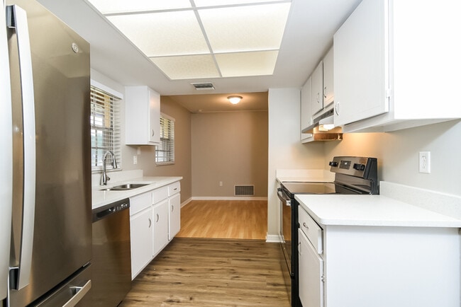 Building Photo - 4750 Kempston Dr