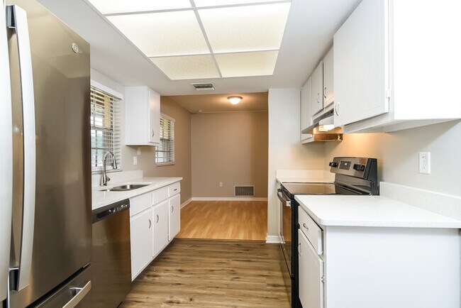 Foto del edificio - 4750 Kempston Dr
