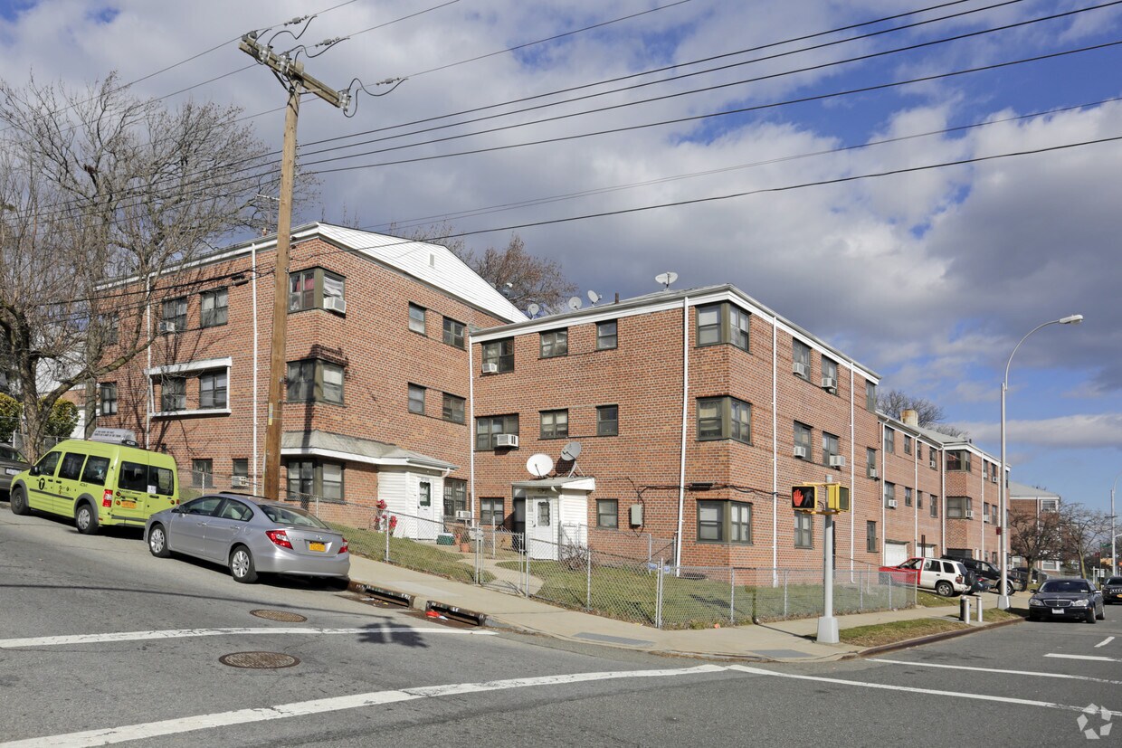 Foto del edificio - 215-31 Hillside Ave