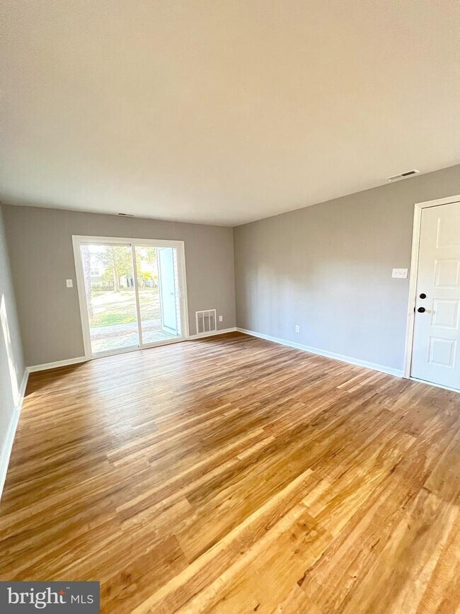Building Photo - 1054 Tristram Cir
