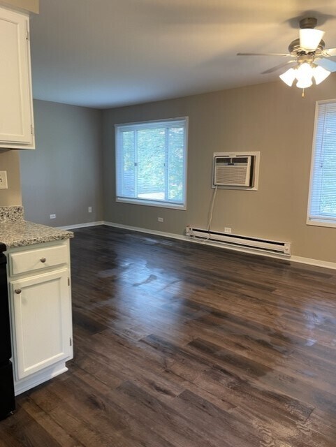 Building Photo - 565 Drom Ct