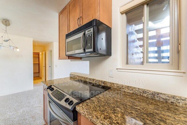 Foto del edificio - 3204 Golden Oaks Ln