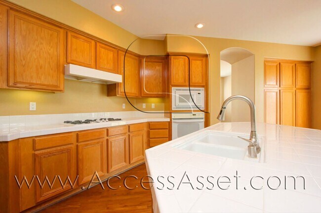 Foto del edificio - Beautiful 4 Bed/2.5 Bath Home With Golf Co...