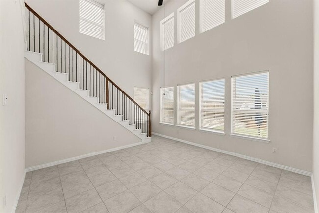 Building Photo - 12710 Bloomington Dr