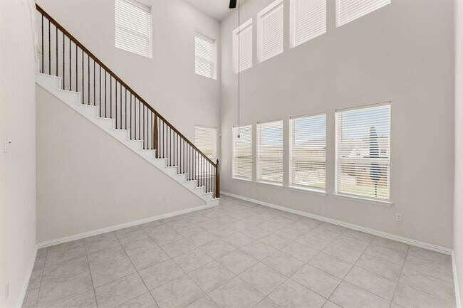 Foto del edificio - 12710 Bloomington Dr