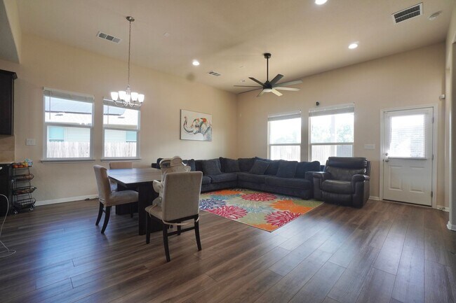 Foto del edificio - 445 Arrowhead Vine St