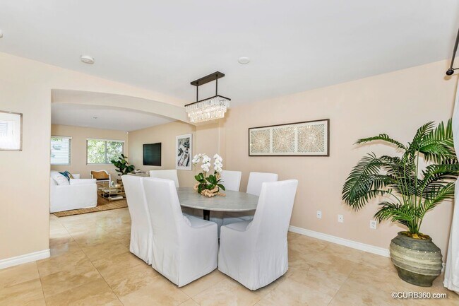 Building Photo - 7538 Draper Ave