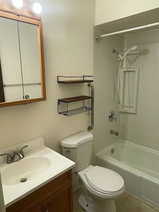 Foto del edificio - 4925 W 109th St