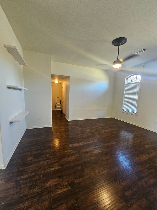 Building Photo - Home in Haskell