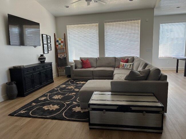 Foto del edificio - 2998 Photinia Dr