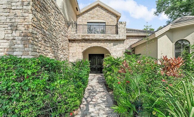 Building Photo - 10513 Versailles Blvd