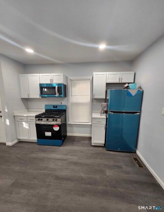 Building Photo - 1857 Central Ave