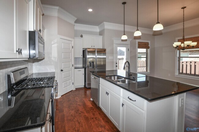 Building Photo - 119 Innocent Trl