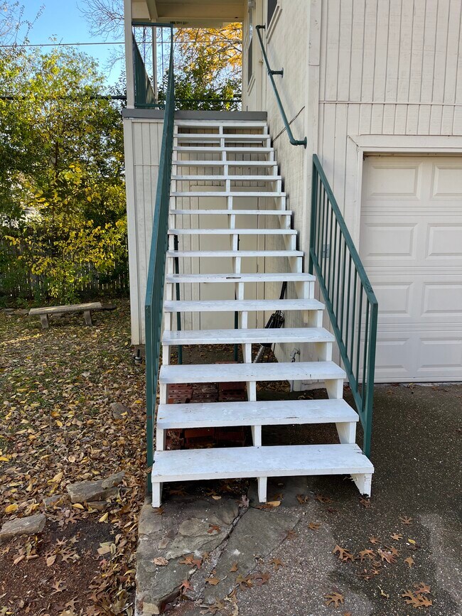 Building Photo - 3533 Bellaire Dr S