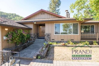 Building Photo - 20 Portola Ave