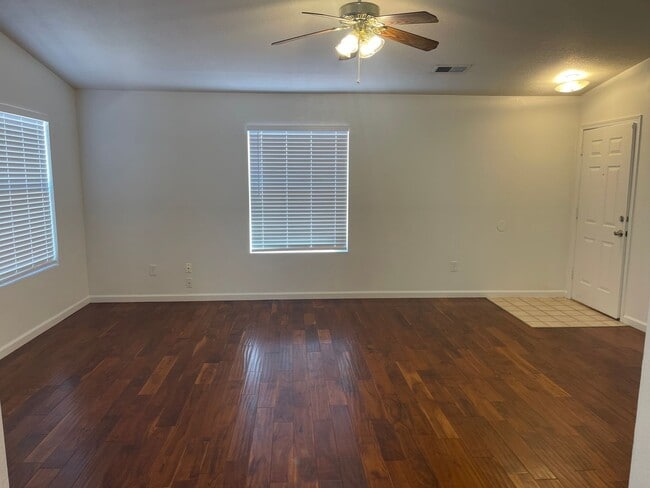 Foto del edificio - Beautiful 3 bedroom 2 bath home.