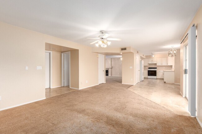 Building Photo - Large 4 bed 2.5 bath home with no HOA!