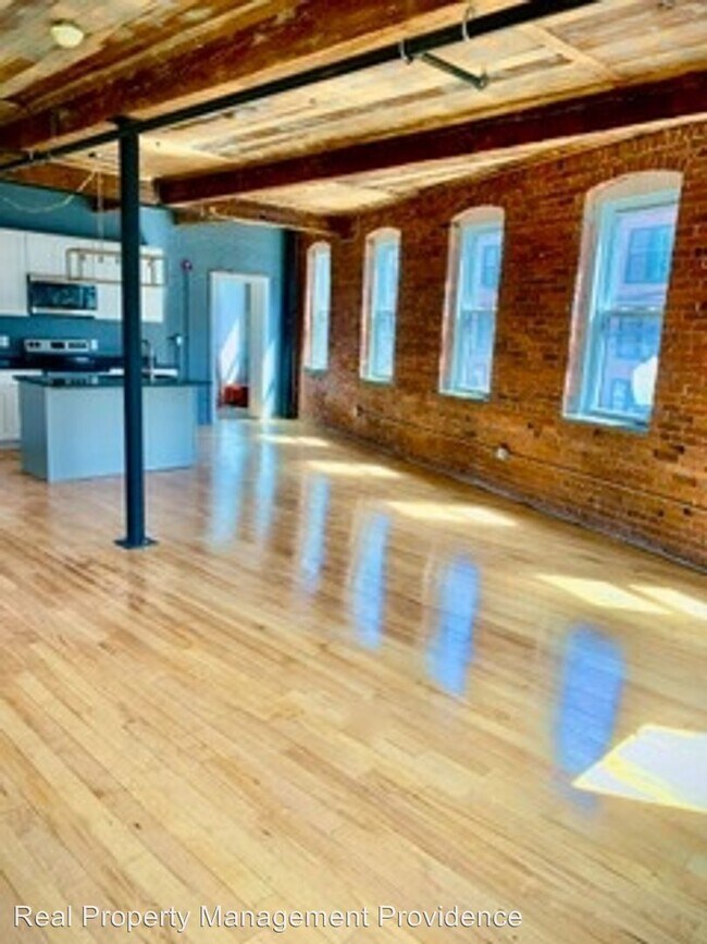 Foto del edificio - 548 Roosevelt Ave