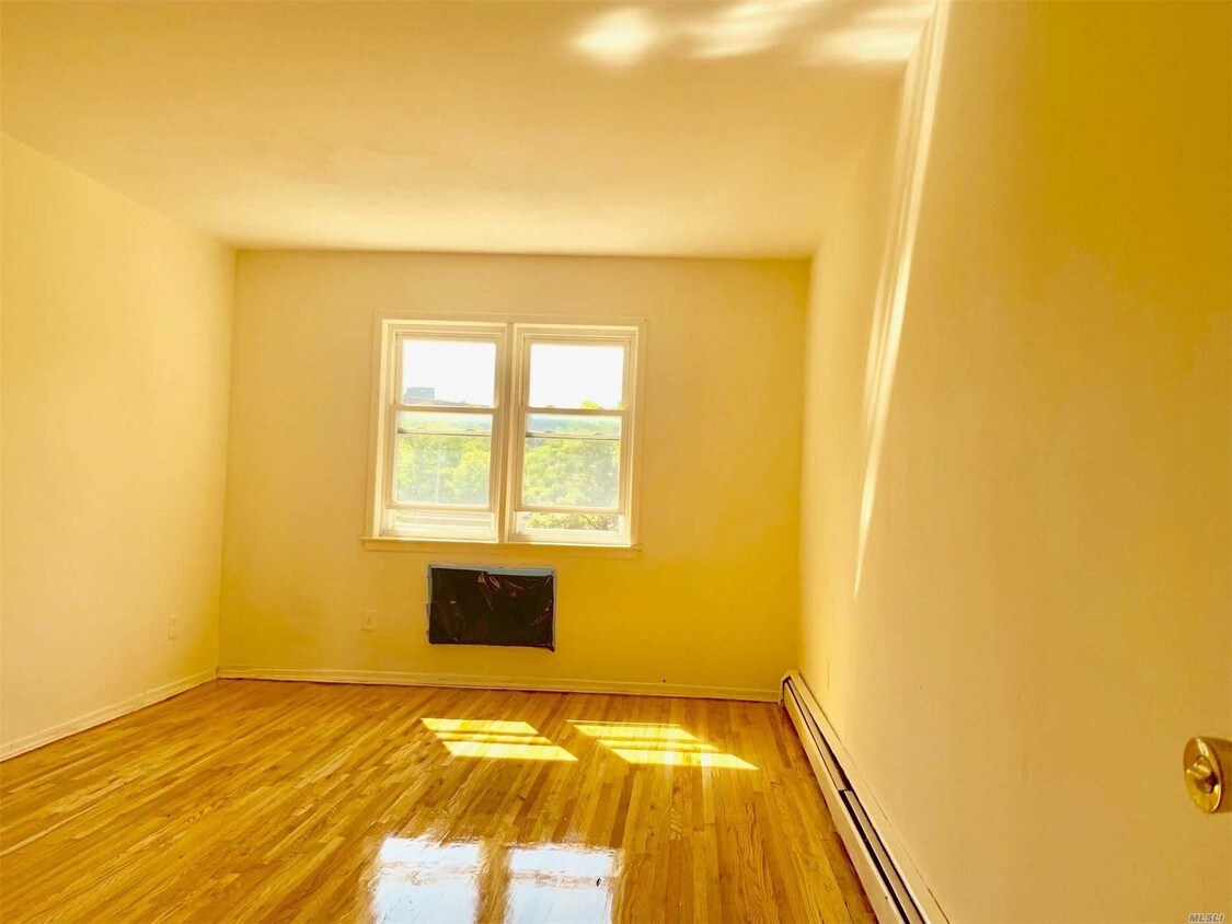 Foto principal - 59-34 Xenia St