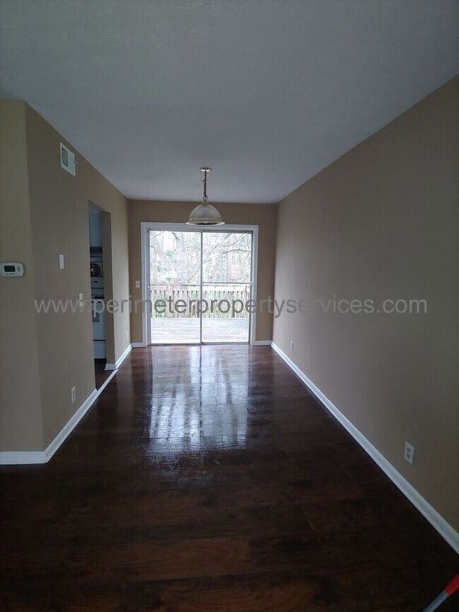Building Photo - Amazing Duplex to Call Home!