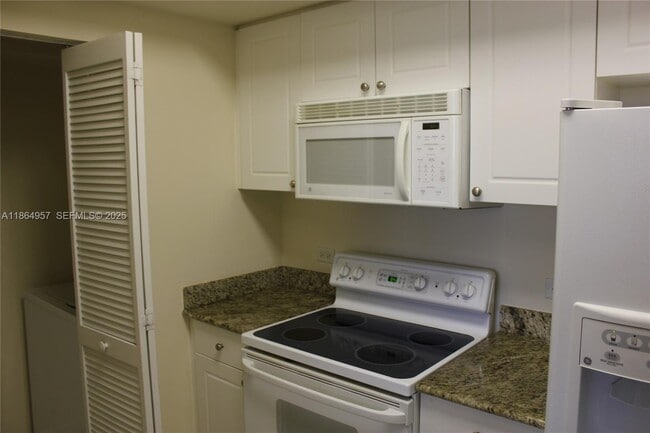 Building Photo - 19501 W Country Club Dr