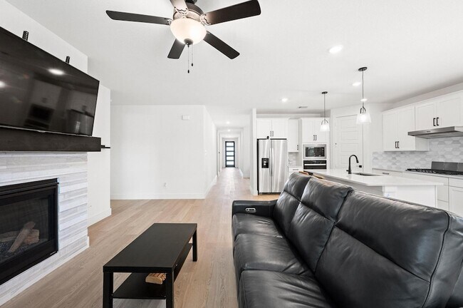 Building Photo - 2848 Acadia Dr