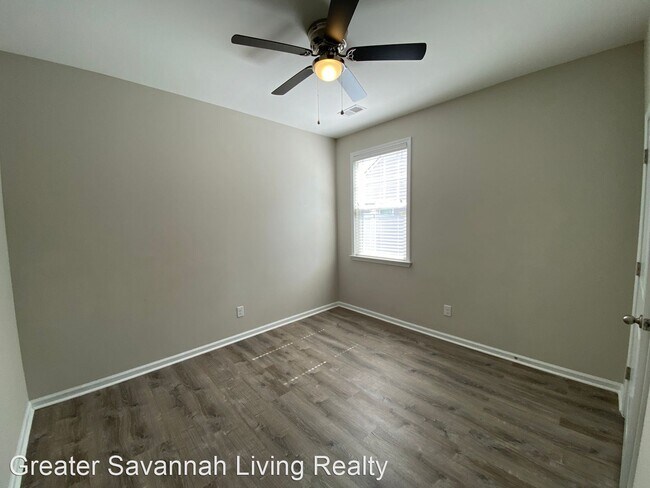 Foto del edificio - 3 br, 2 bath House - 10 Dispatch Rd