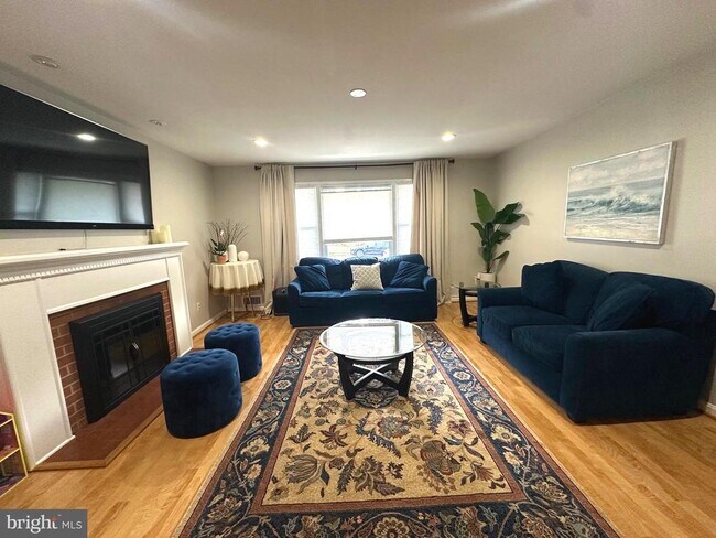 Foto del edificio - 8140 Drayton Ln