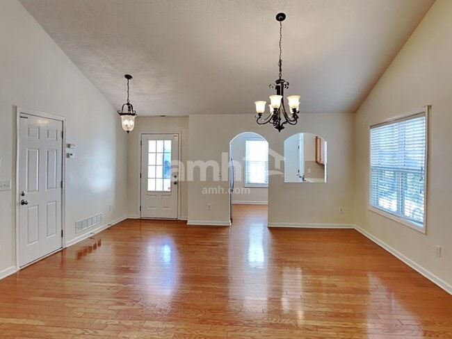 Building Photo - 406 Redwood Trail