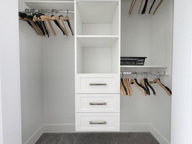 Building Photo - 9689-9140 140 St