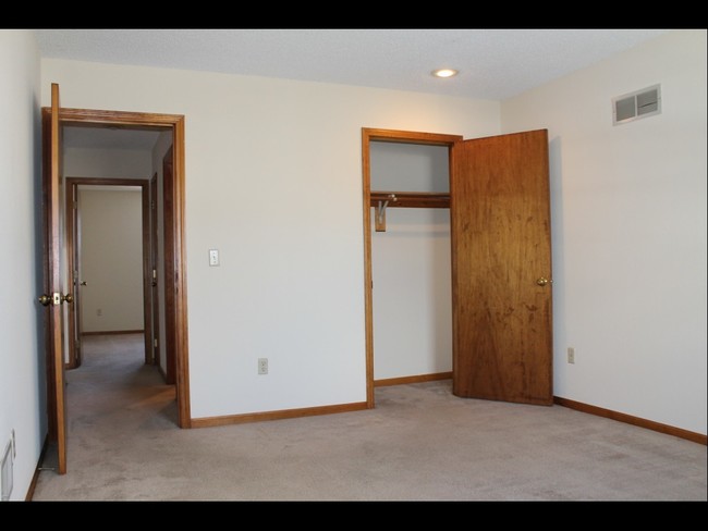 Foto del edificio - Saxony Rentals Apartments