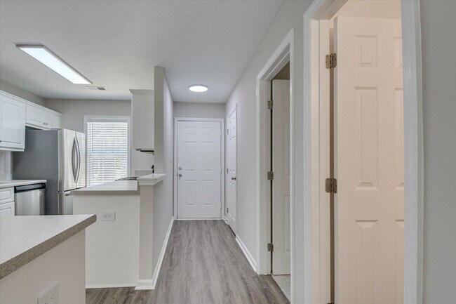 Building Photo - 1239 Longpoint Dr