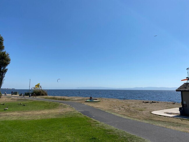 Foto del edificio - 965 Shorepoint Ct