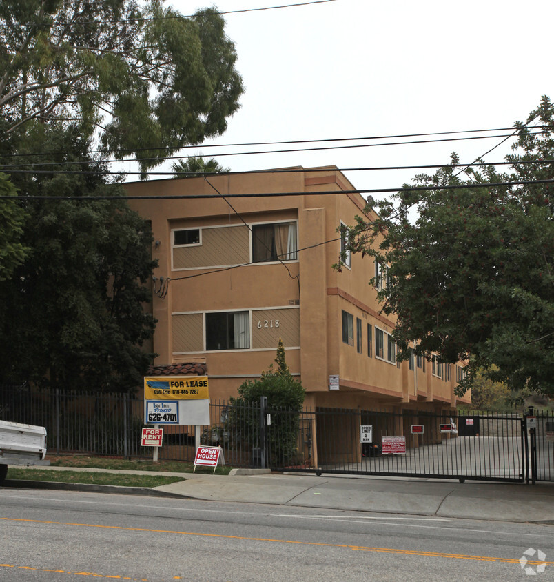 Foto del edificio - Monterey Apartments