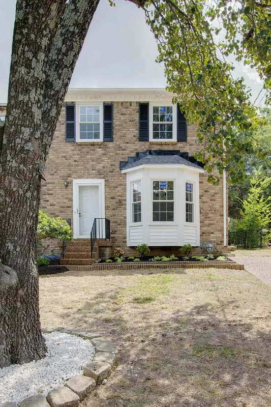 Primary Photo - 606 Castlegate Dr